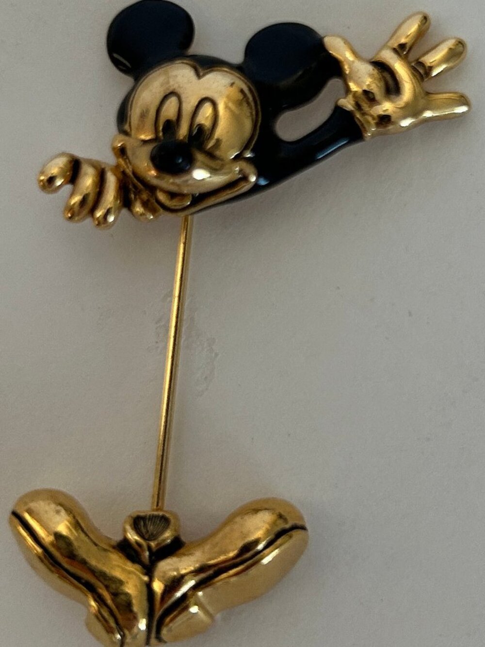 Vintage DISNEY Napier‎ Mickey Mouse Waving Gold Tone Stick Pin Brooch